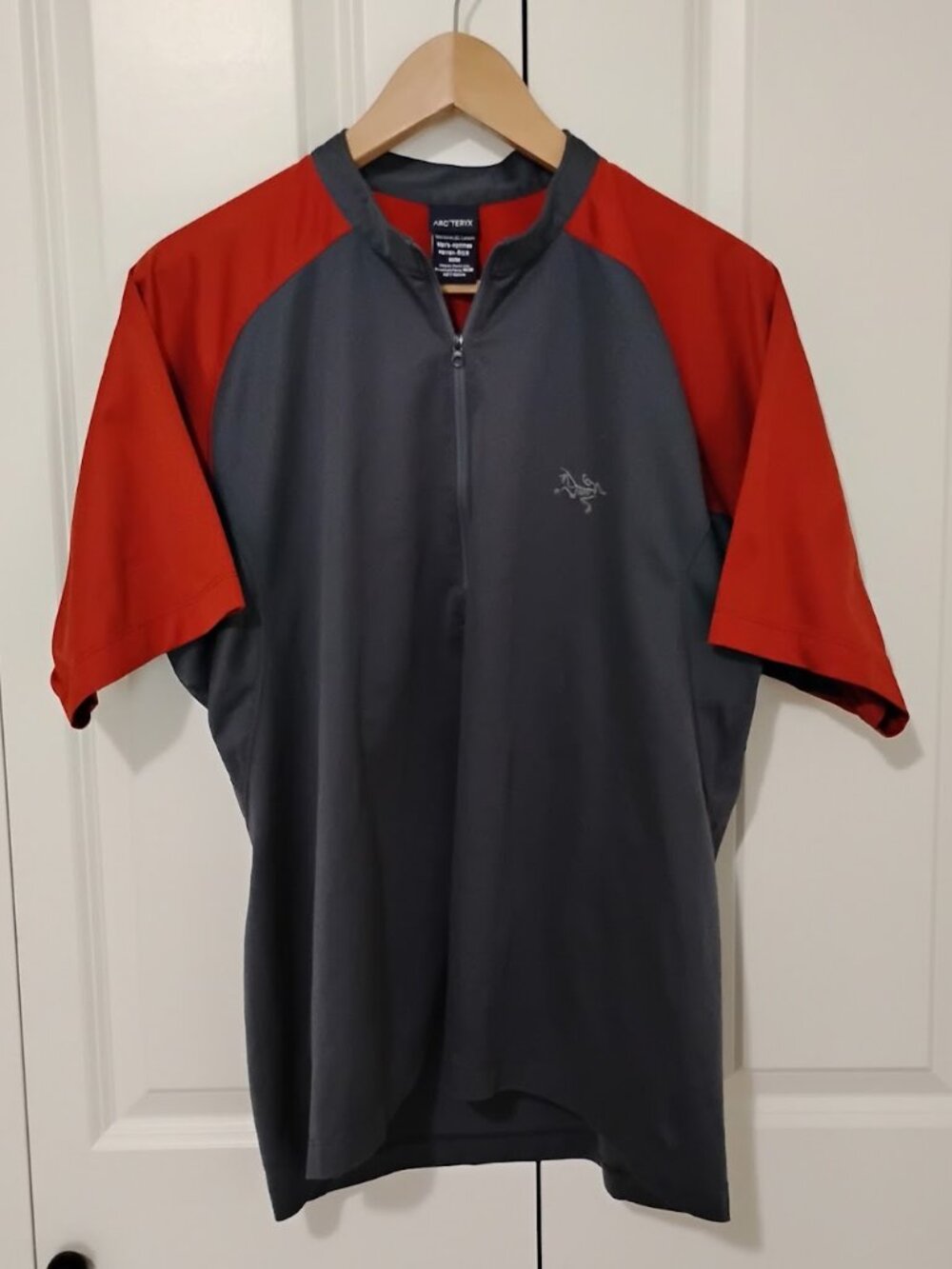 Arc'teryx Men's Grey Red Two-Tone Half-Zip Athletic Performance T-Shirt Size M